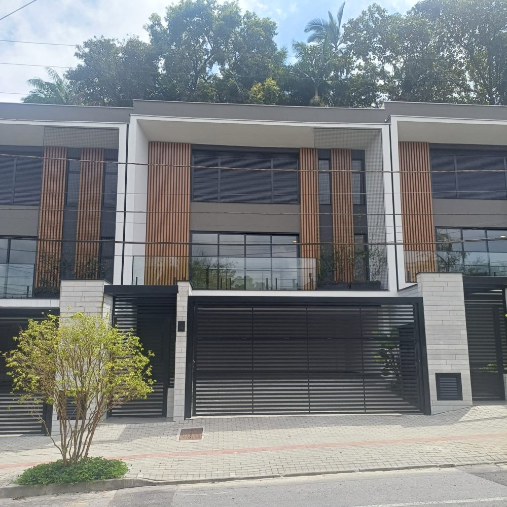 Casa Alto Padrão - Venda - América - Joinville - SC