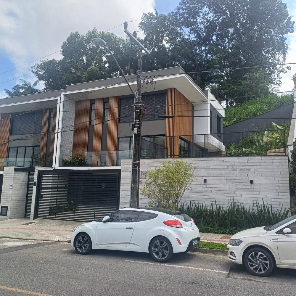 Casa Alto Padrão - Venda - América - Joinville - SC